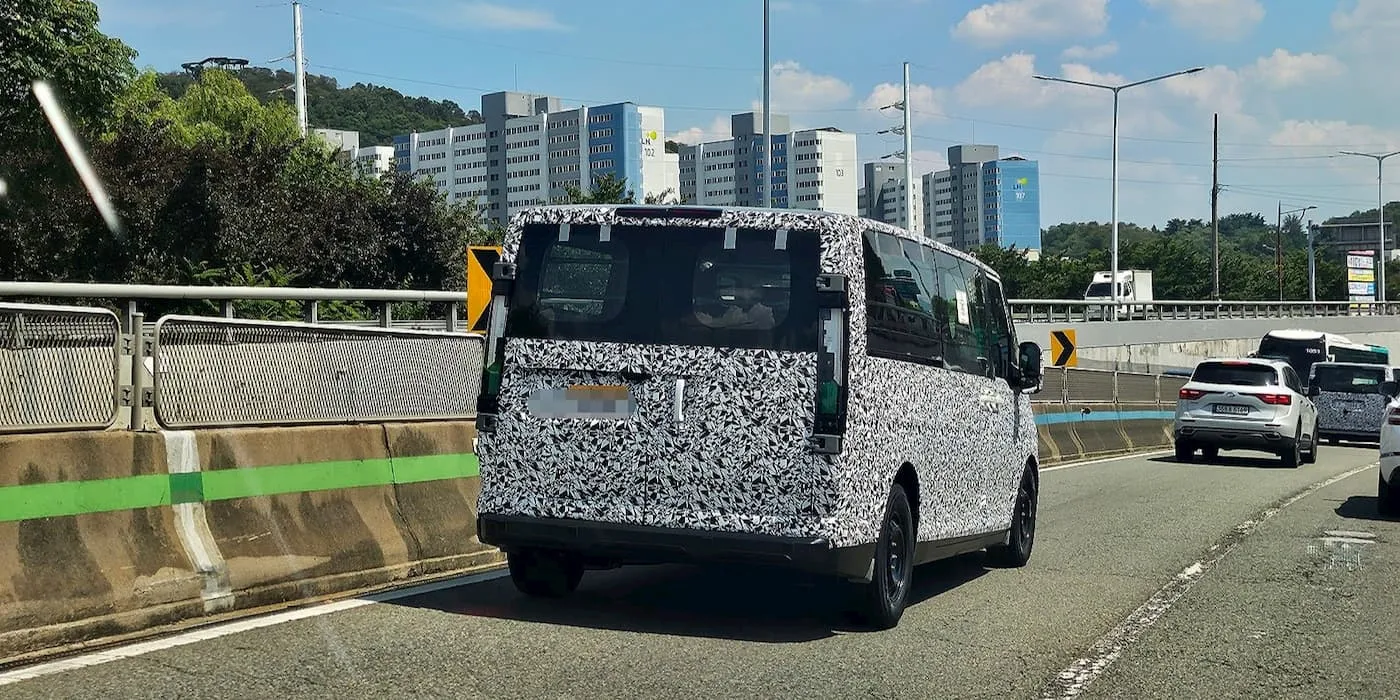 Kia’s larger electric van caught with less camo ahead of its ‘big’ debut [Images] - COWIN industry news