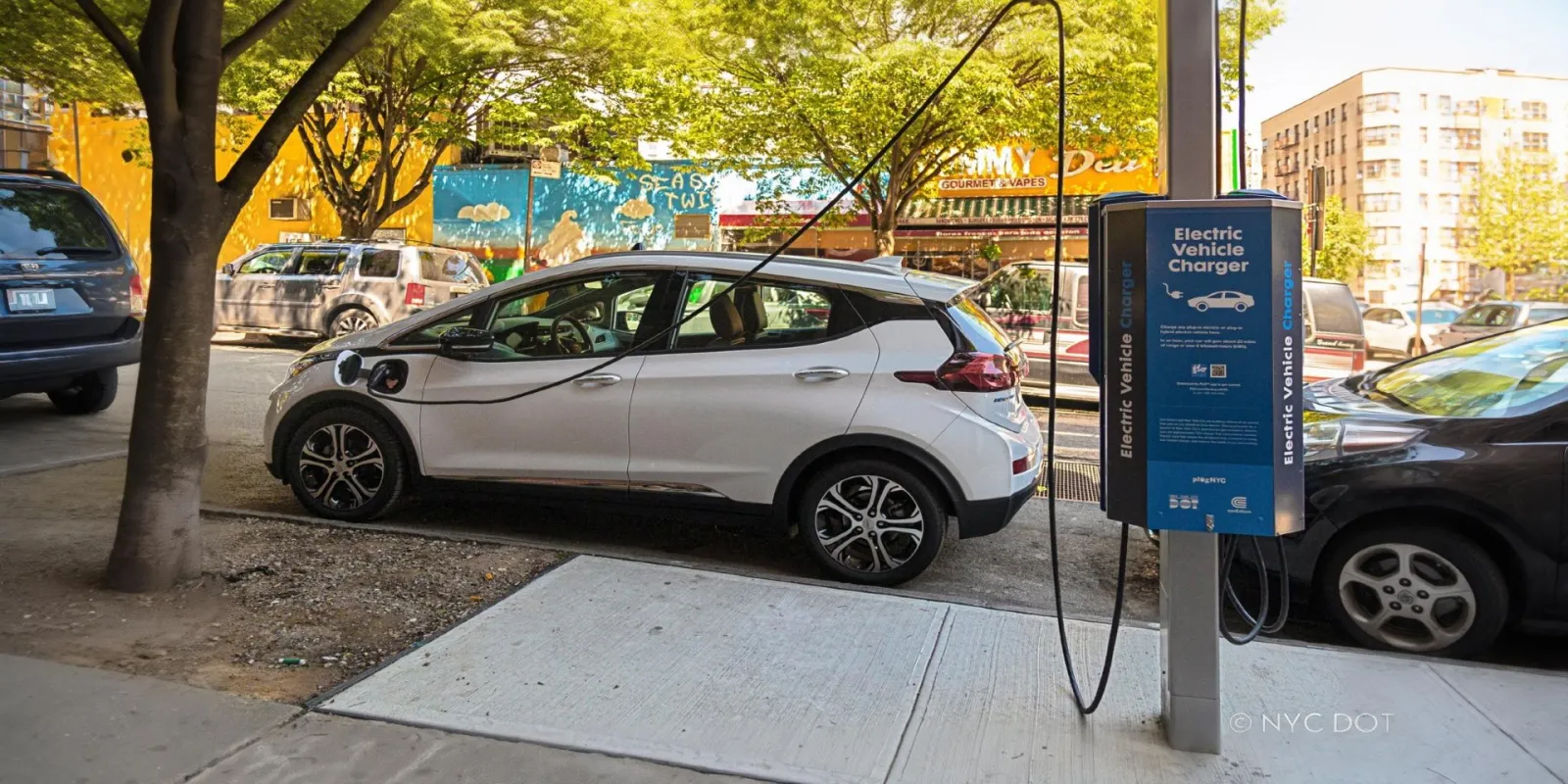 NYC is putting 600 new EV charging points right at the curb - COWIN industry news
